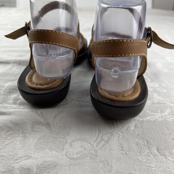 L. L. Bean Womens Sandals 6.5 M Brown Leather Strappy Flat Heel Adjustable Ankle - Picture 6 of 9